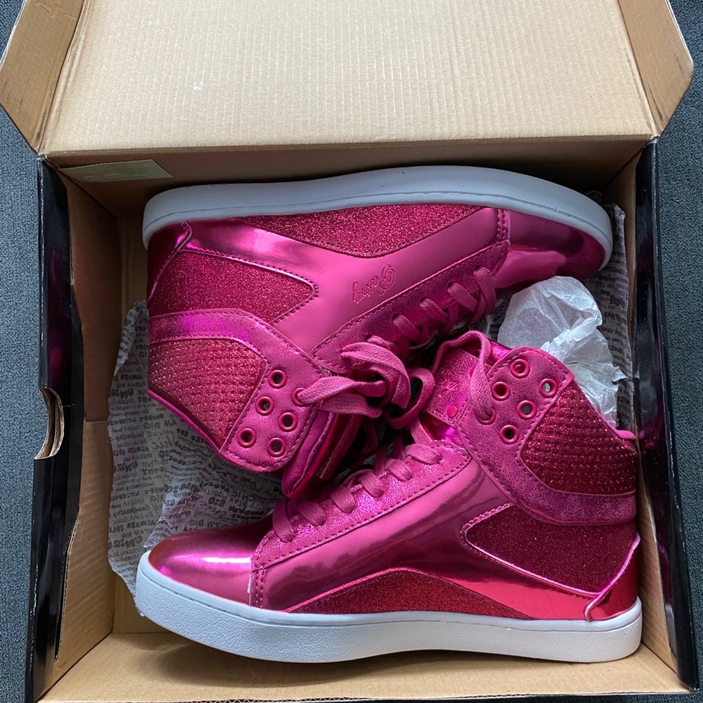 ✨NEW✨ Glitter Fuchsia Sneaker
